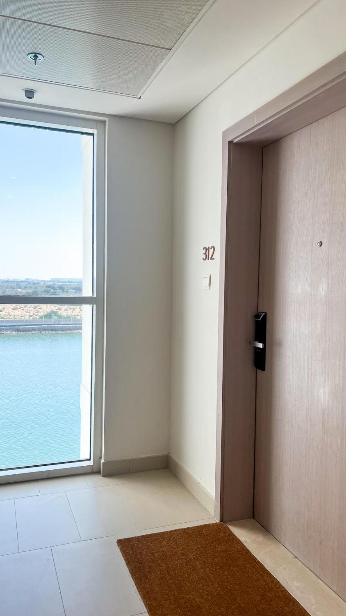 Apartment Canal View 3 Bedroom With Balcony *