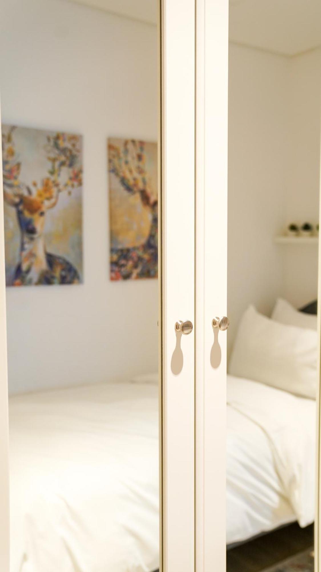 Canal View 3 Bedroom With Balcony Apartment *