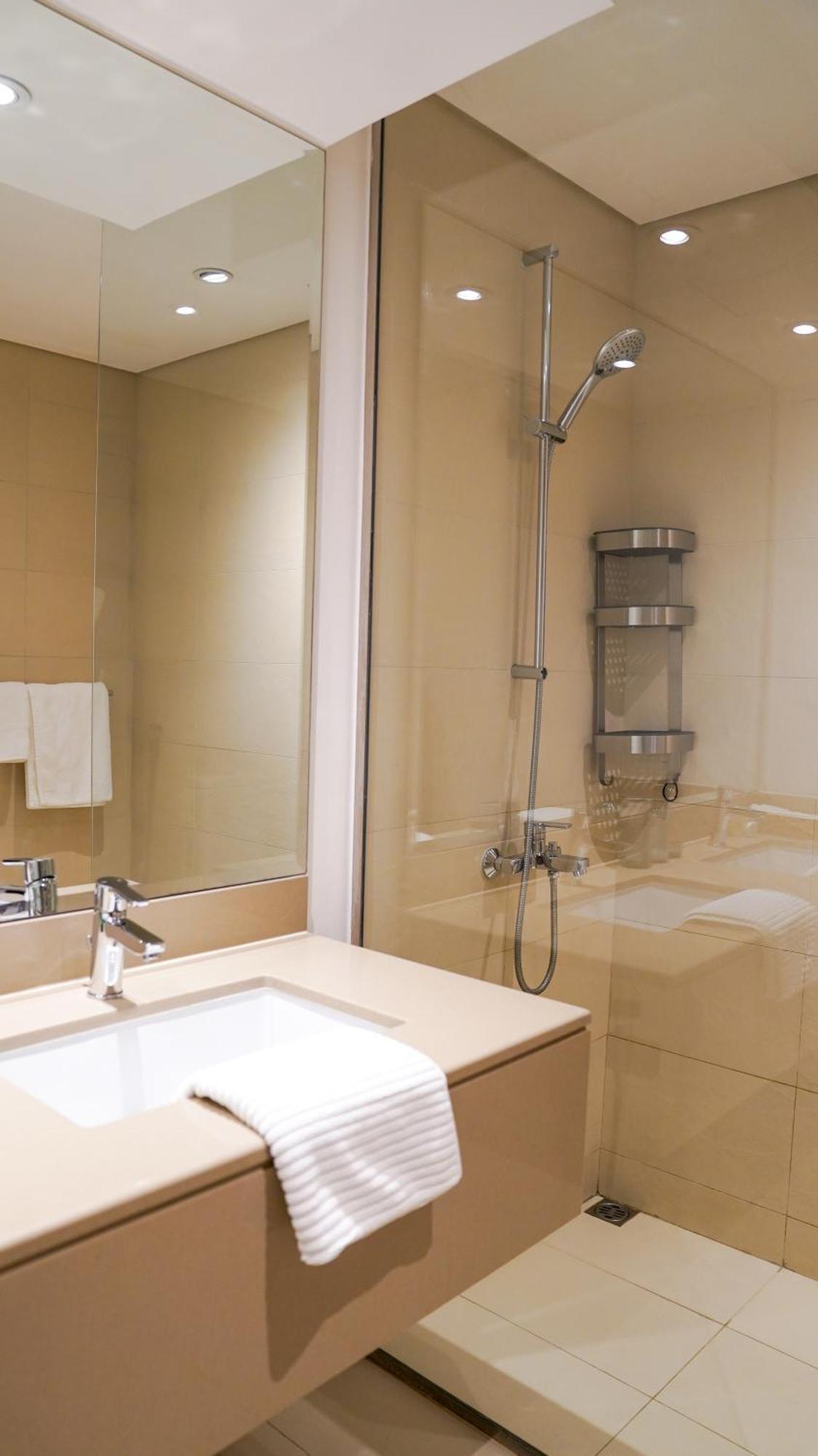 Canal View 3 Bedroom With Balcony Apartment Abu Dhabi