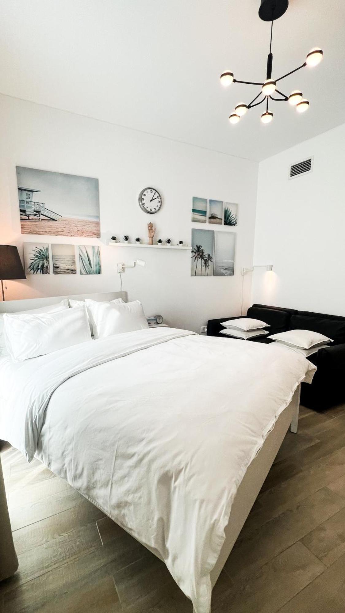 Canal View 3 Bedroom With Balcony Abu Dhabi